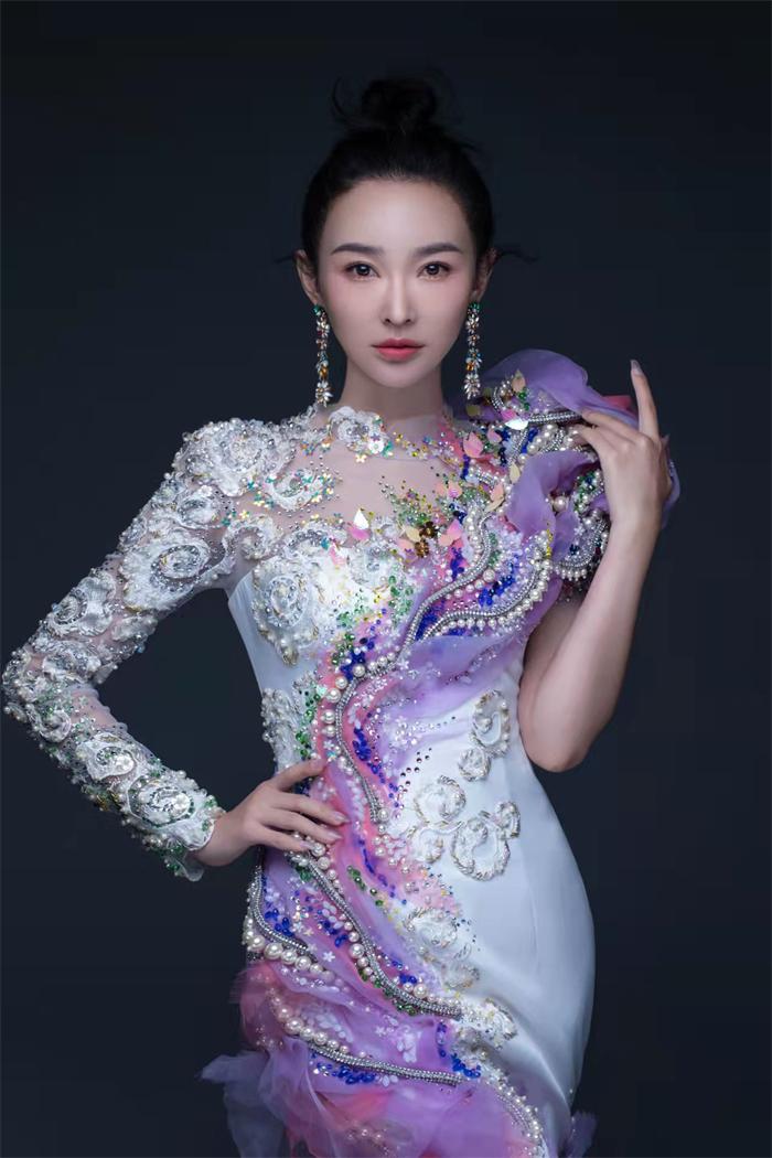 王芳经纪人